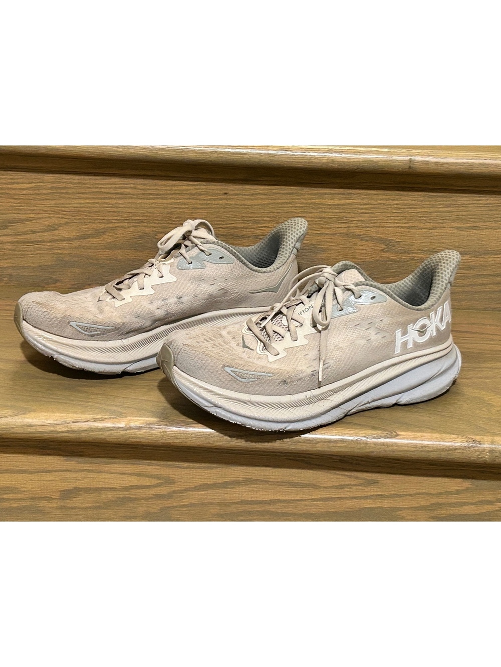 Hoka Clifton 9 Running Shoes Size 9 Beige